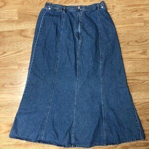 Denim & co women's flared denim midi skirt. Size large.